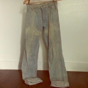 Highwaisted Brittania jeans.